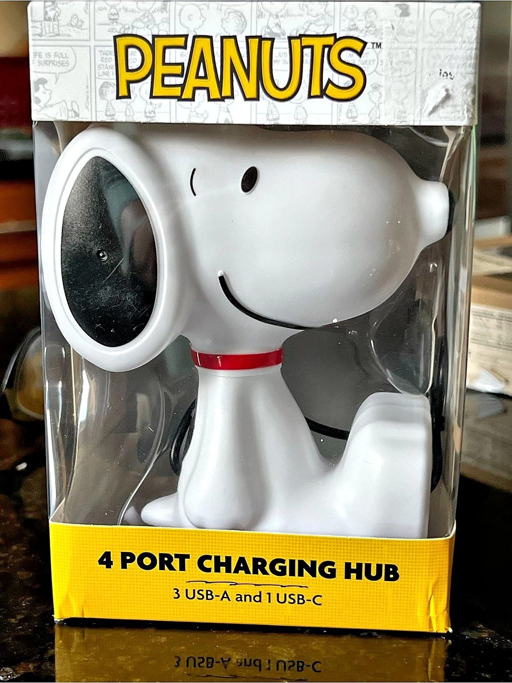 🔌 Keep It Cute & Charged! Peanuts Snoopy 4-Port Charging Hub 🐾 NWT